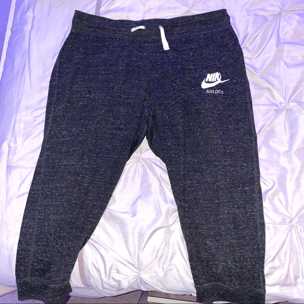 Nike Cropped Joggers